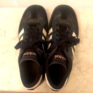 Adidas Samba’s men’s size 5 women’s 6.5.  Excellent condition… worn 3 times